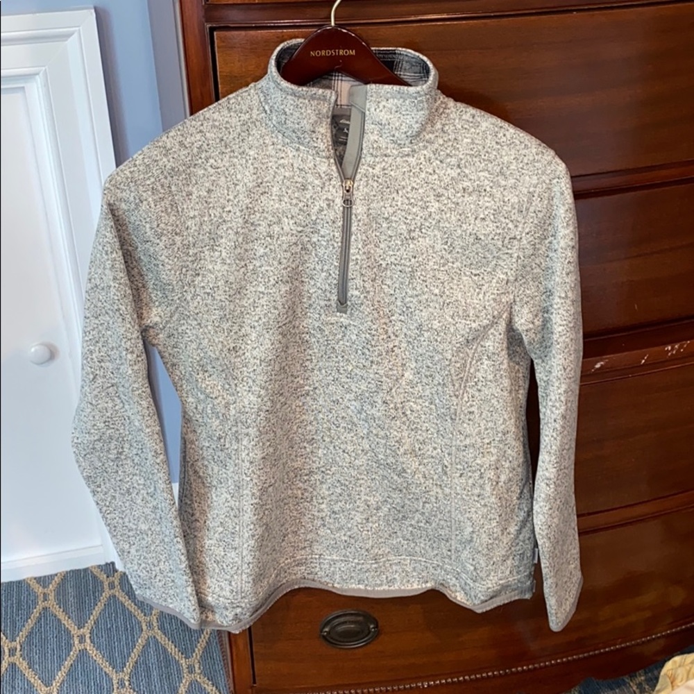 Grey sweatshirt